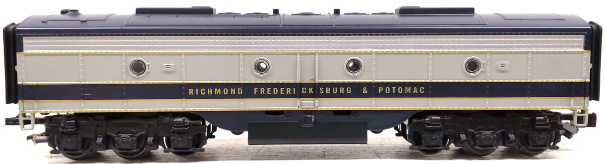 MTH 30-2452-3 RF&P E-8 B-Unit Non-Powered Diesel Engine #1054 B LN/Box