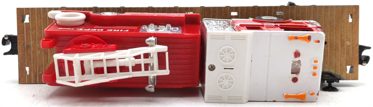 Menards 279-3844 O Lehigh Valley Flatcar w/Fire Truck #7915 EX/Box