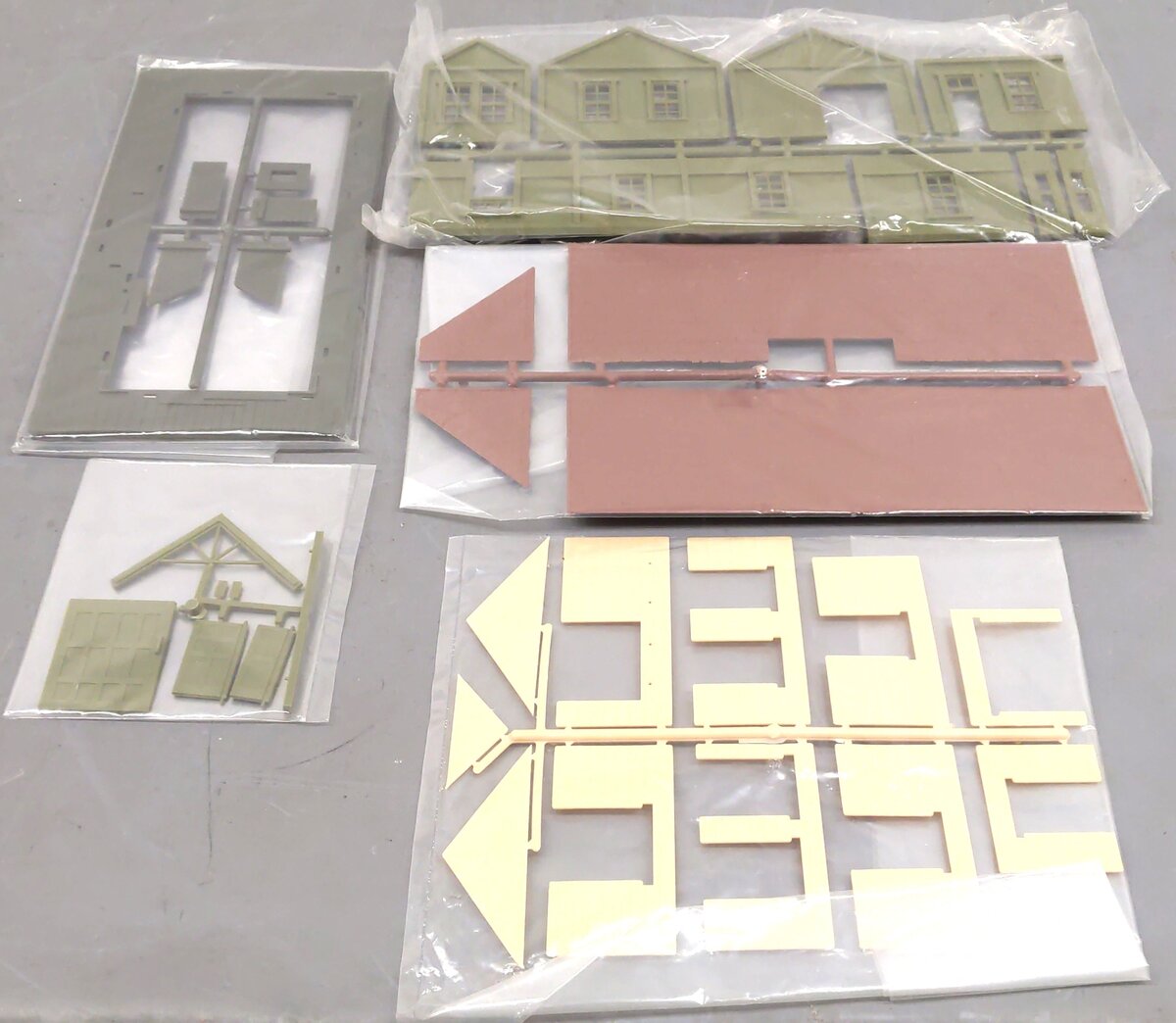 Lionel 6-12734 O And O27 Scale Passenger Freight Station Building Kit NIB