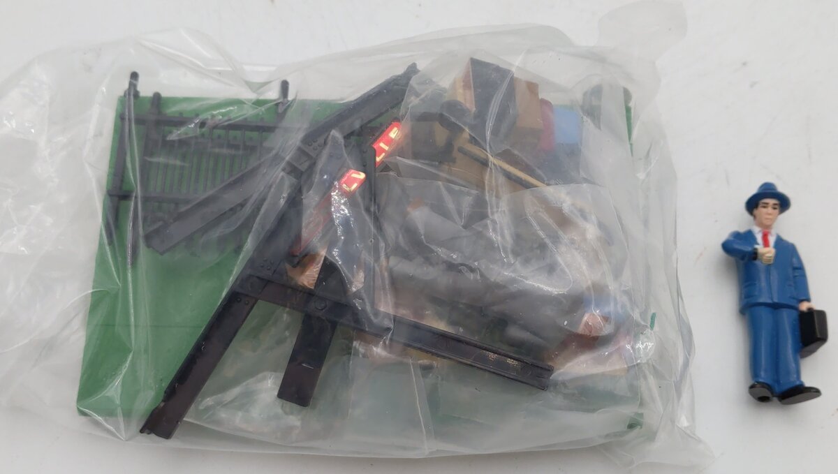 Lionel 6-12791 O Animated Passenger Station LN/Box