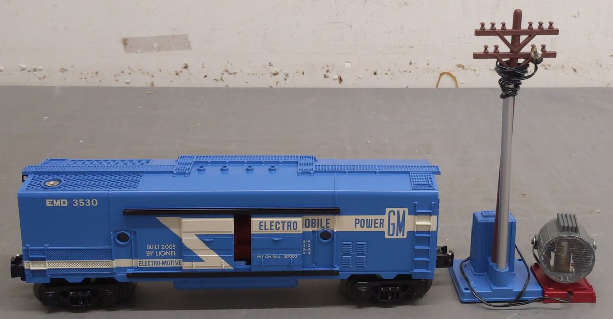 Lionel 6-29826 PWC 3530 O Gauge EMD Generator Car & Light Pole EX/Box
