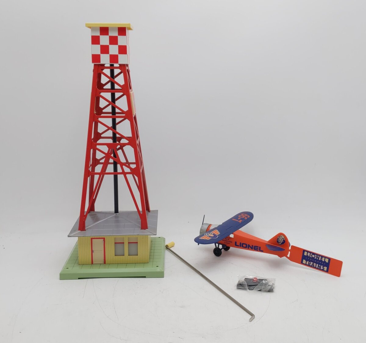 Lionel 6-32920 O Gauge Animated Pylon With Airplane L-99 EX/Box