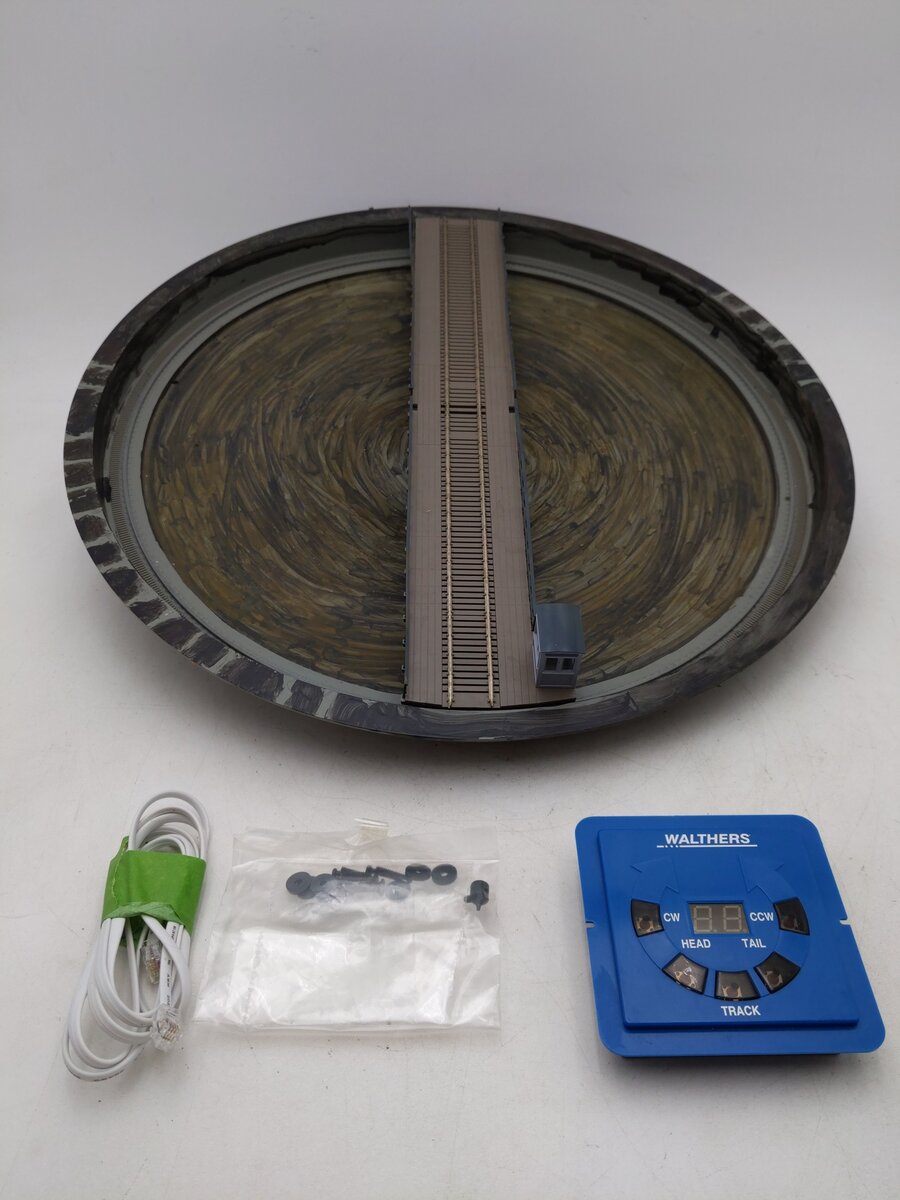 Walthers 933-2851 HO Scale Assembled Motorized 110' Turntable