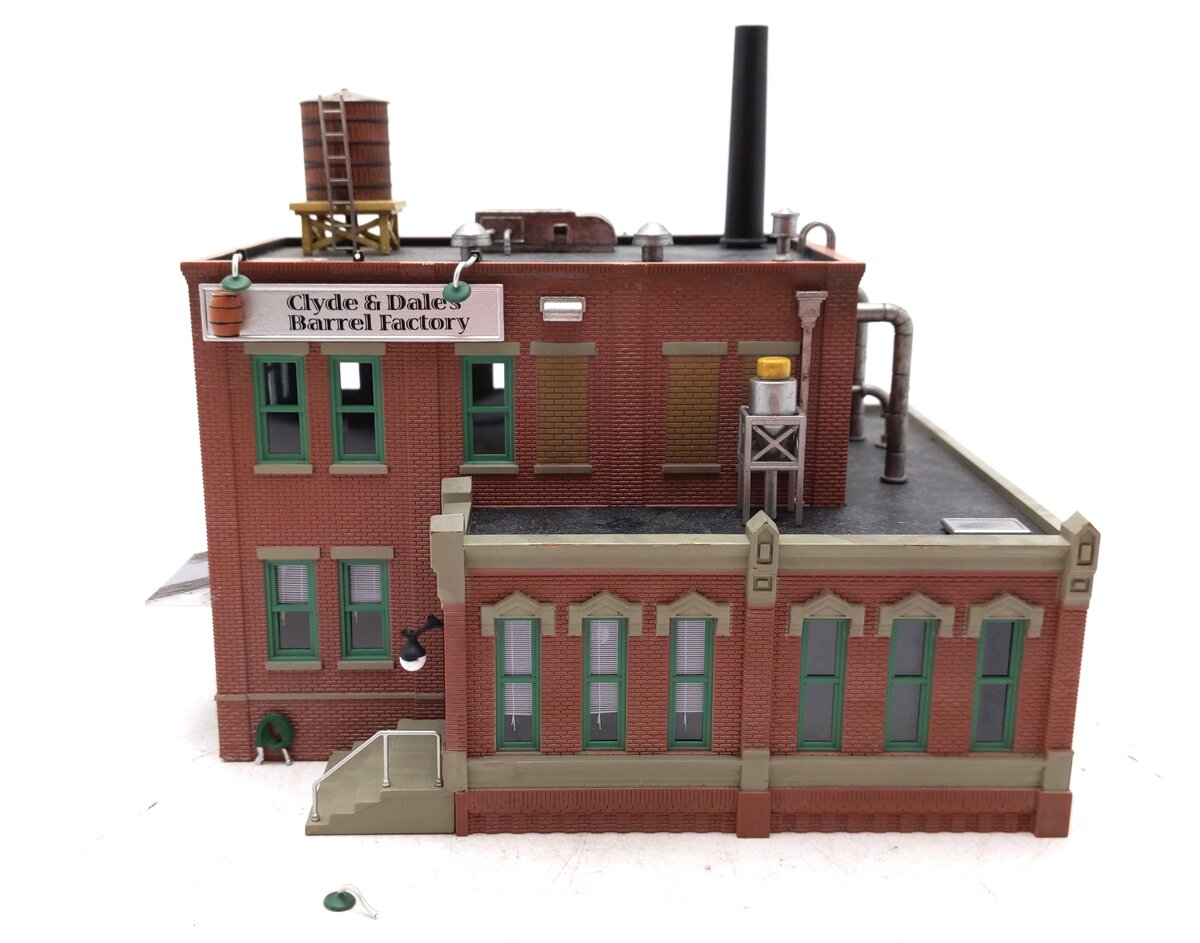 Woodland Scenics BR5026 HO Built-&-Ready Clyde & Dale's Barrel Factory Building VG