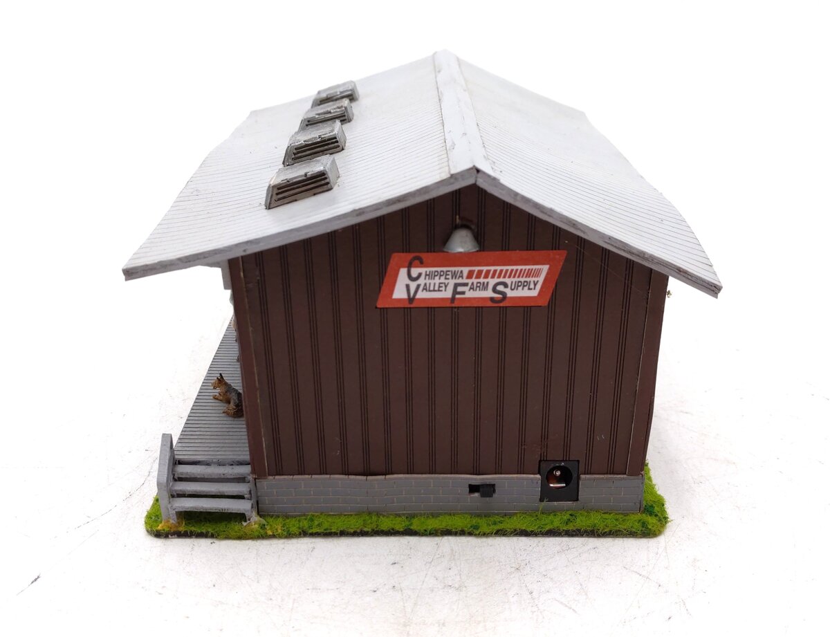 Menards 279-5005 HO Scale Chippewa Valley Farm Supply Pre-Built Building Model EX