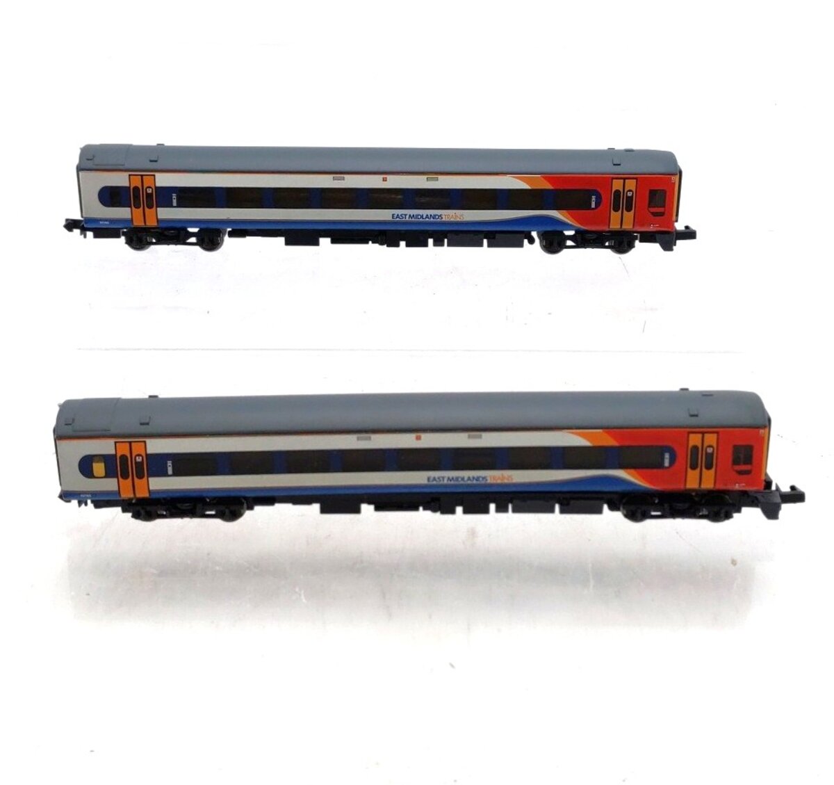 Graham Farish 371-557 N Scale East Midlands DMU Class 158 Locomotives (Set of 2) LN/Box