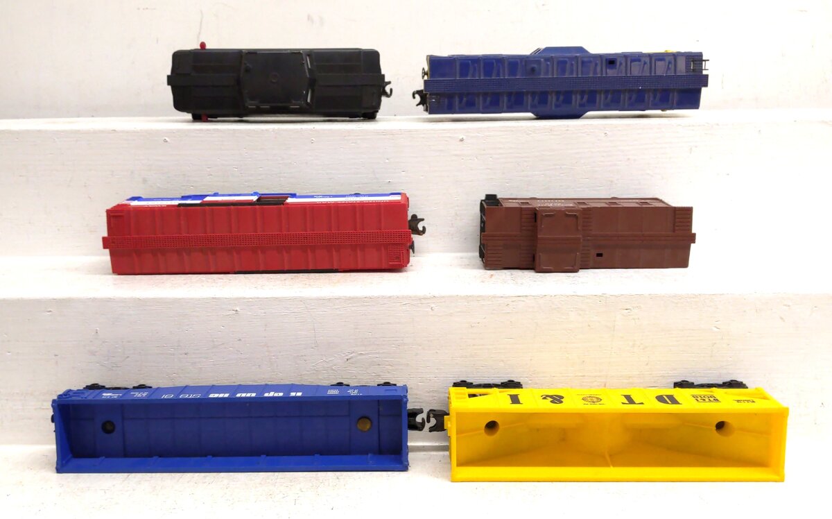 Lionel O Gauge Assorted Freight Cars: 9708, 9317, 9181, 9060, 9018, 9136 [6] VG