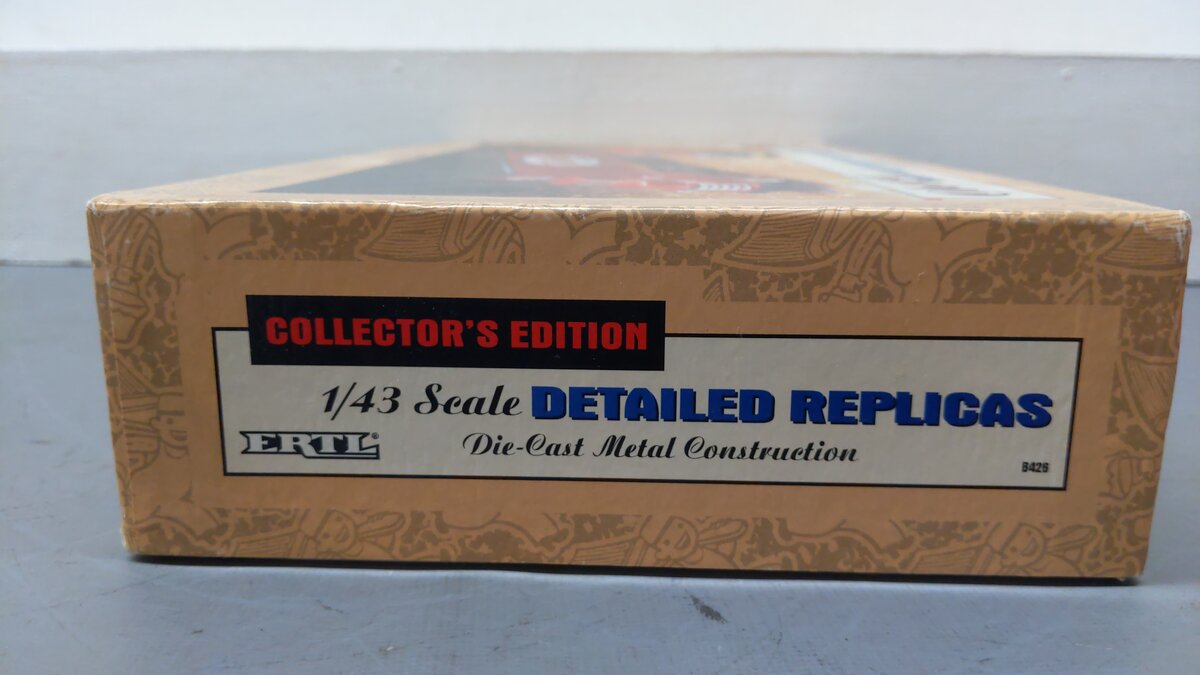 Ertl B426-1HEO 1:43 Die Cast True Value 1938 Panel Delivery Van -1950 Semi Truck EX/Box