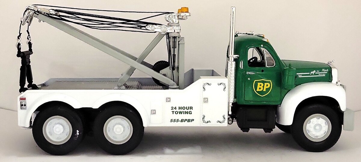 First Gear 19-2240 1:34 Die Cast 1960 B-61 Mack BP Tow Truck LN/Box