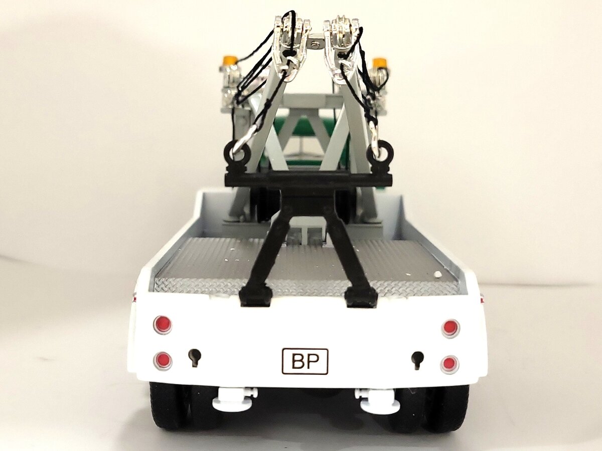 First Gear 19-2240 1:34 Die Cast 1960 B-61 Mack BP Tow Truck LN/Box