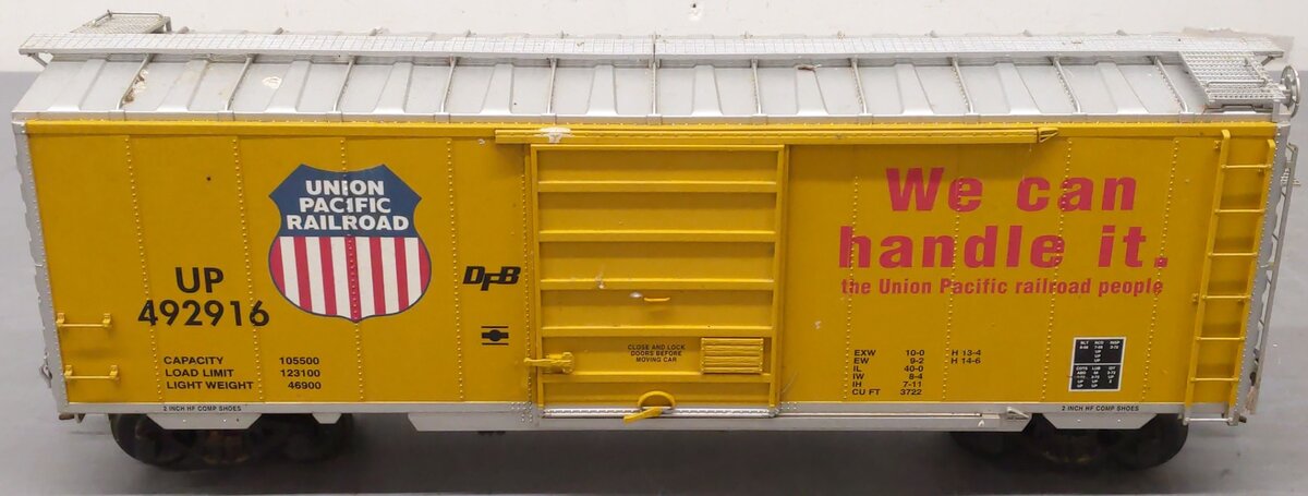 USA Trains R192012 G UP 40' PS-1 Steel Boxcar with 8' Panel Door #492916