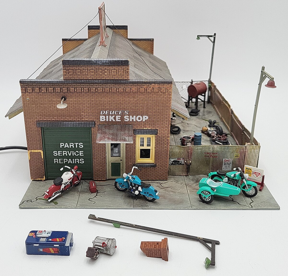 Woodland Scenics BR5045 HO Built-&-Ready Deuce's Bike Shop Assembled Building EX