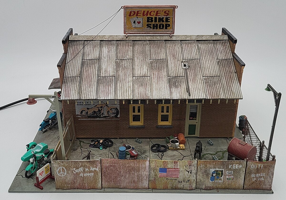 Woodland Scenics BR5045 HO Built-&-Ready Deuce's Bike Shop Assembled Building EX