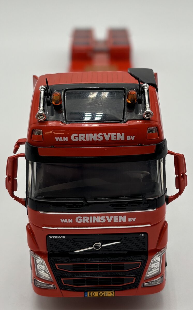 WSI 01-2551 1:50 Van Grinsven BV Volvo FH4 GLOB XL 8x4 + Low Loader-3Axle LN/Box
