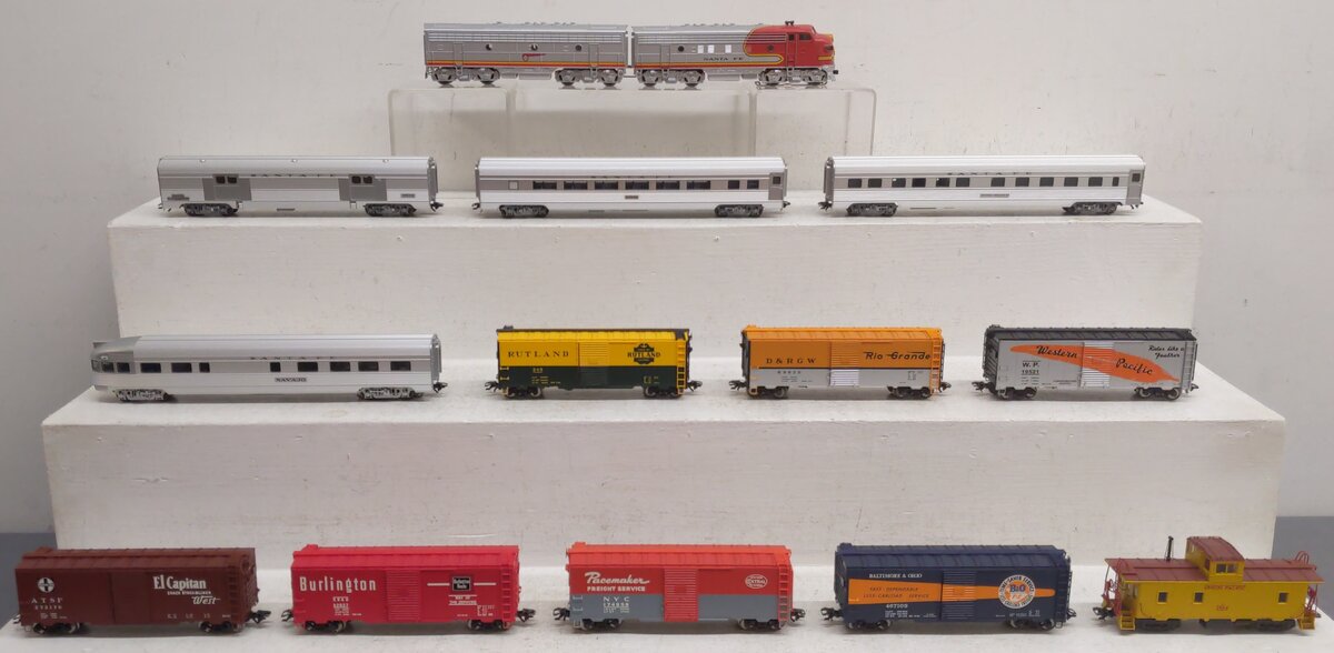 Marklin 29848 HO Scale Santa Fe Diesel Passenger Set w/ Assorted Freight Cars LN