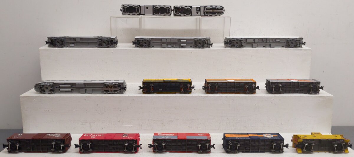Marklin 29848 HO Scale Santa Fe Diesel Passenger Set w/ Assorted Freight Cars LN