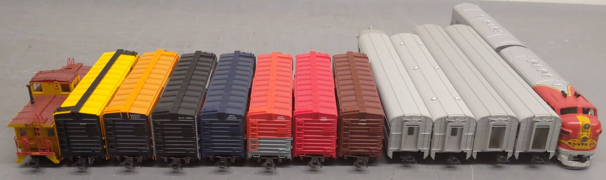 Marklin 29848 HO Scale Santa Fe Diesel Passenger Set w/ Assorted Freight Cars LN