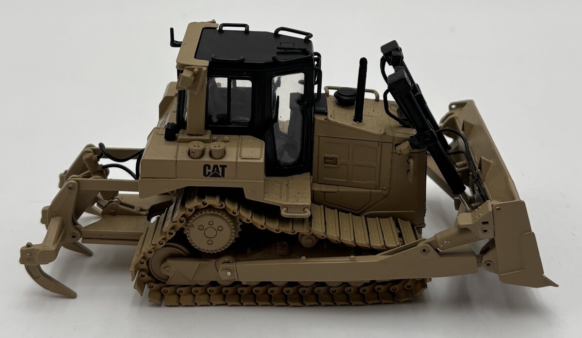 Tonkin TR60001-02 1:50 CAT D7R Track Type Tractor LN/Box