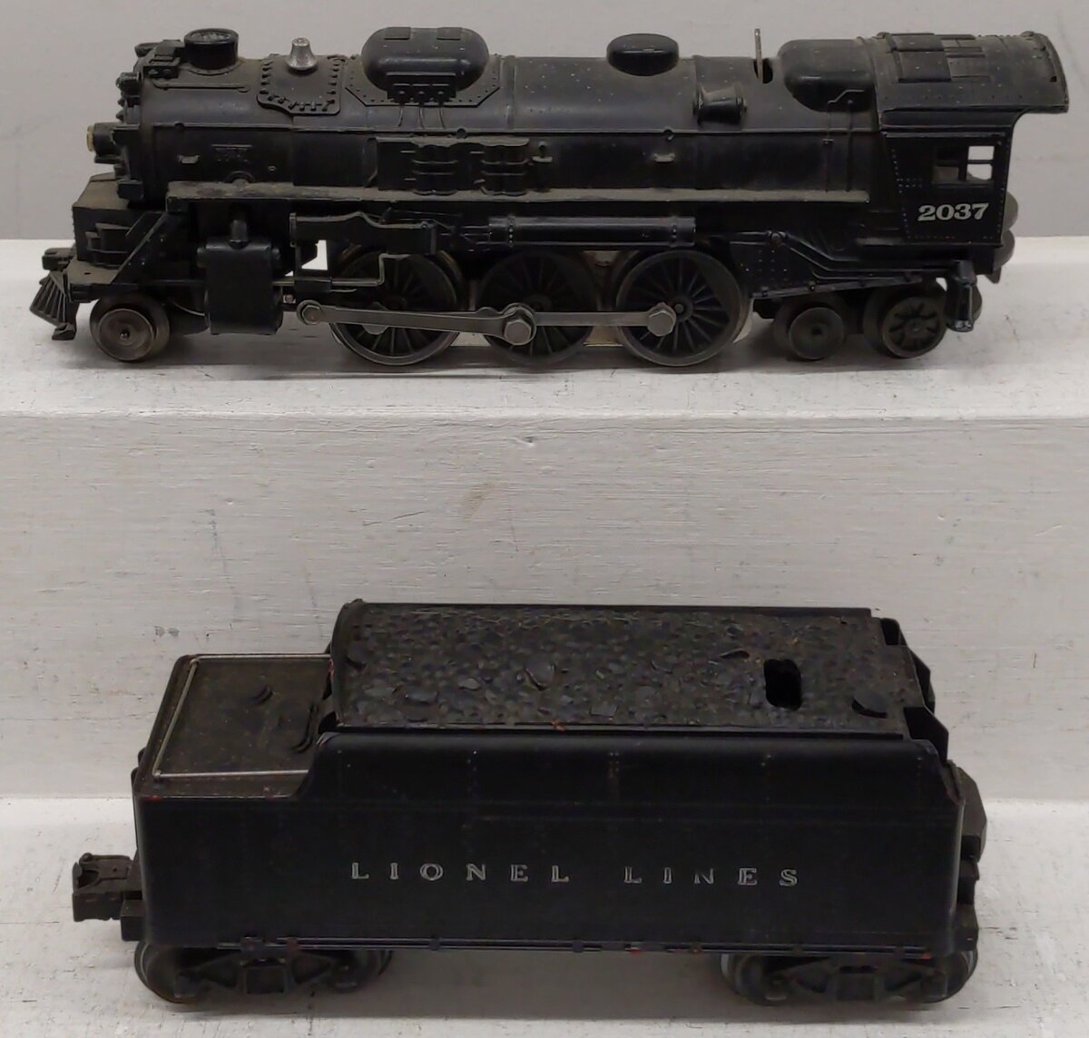 Lionel 2037 Vintage O 2-6-4 Die-Cast Steam Locomotive and 6026W Tender VG