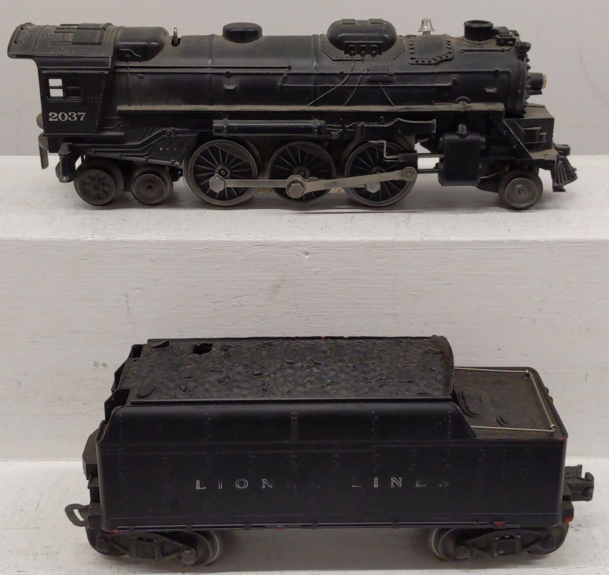 Lionel 2037 Vintage O 2-6-4 Die-Cast Steam Locomotive and 6026W Tender VG