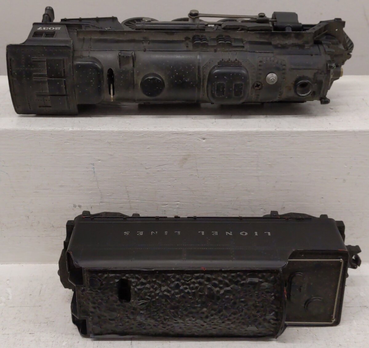 Lionel 2037 Vintage O 2-6-4 Die-Cast Steam Locomotive and 6026W Tender VG