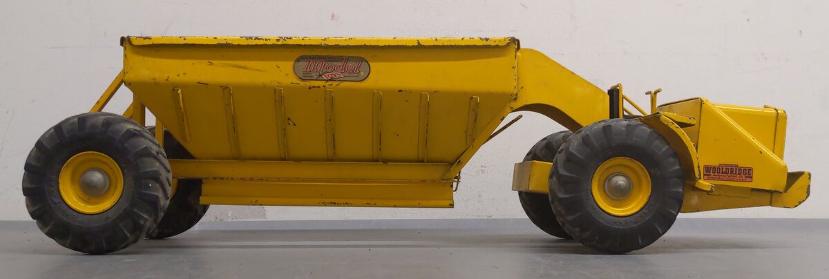 Doepke Pressed Steel Wooldridge 24" Toy Earth Mover VG
