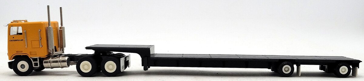 Conrad 1:50 Caterpillar Lowboy Freightliner LN