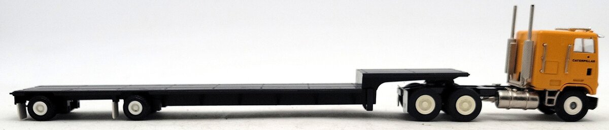 Conrad 1:50 Caterpillar Lowboy Freightliner LN