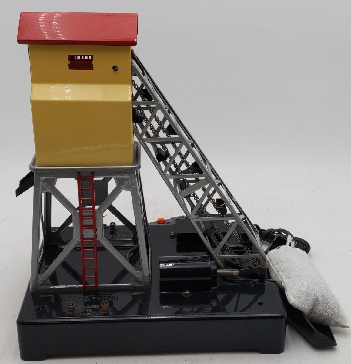 Lionel 97 Vintage O Operating Coal Elevator Loader VG