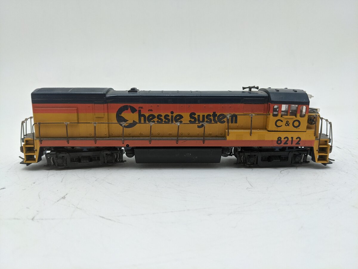 Athearn 3444 HO Chessie System U30B PWR Diesel Locomotive #8212 EX/Box