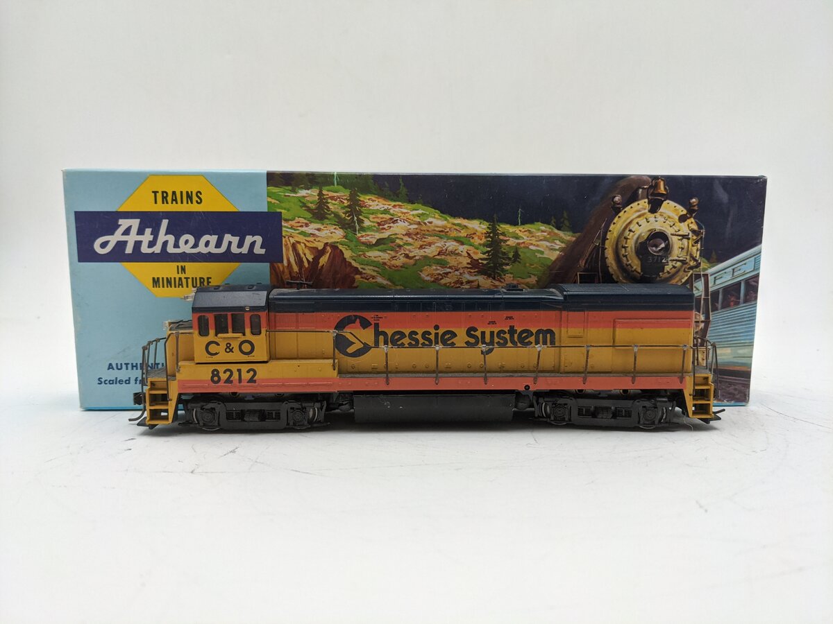 Athearn 3444 HO Chessie System U30B PWR Diesel Locomotive #8212 EX/Box
