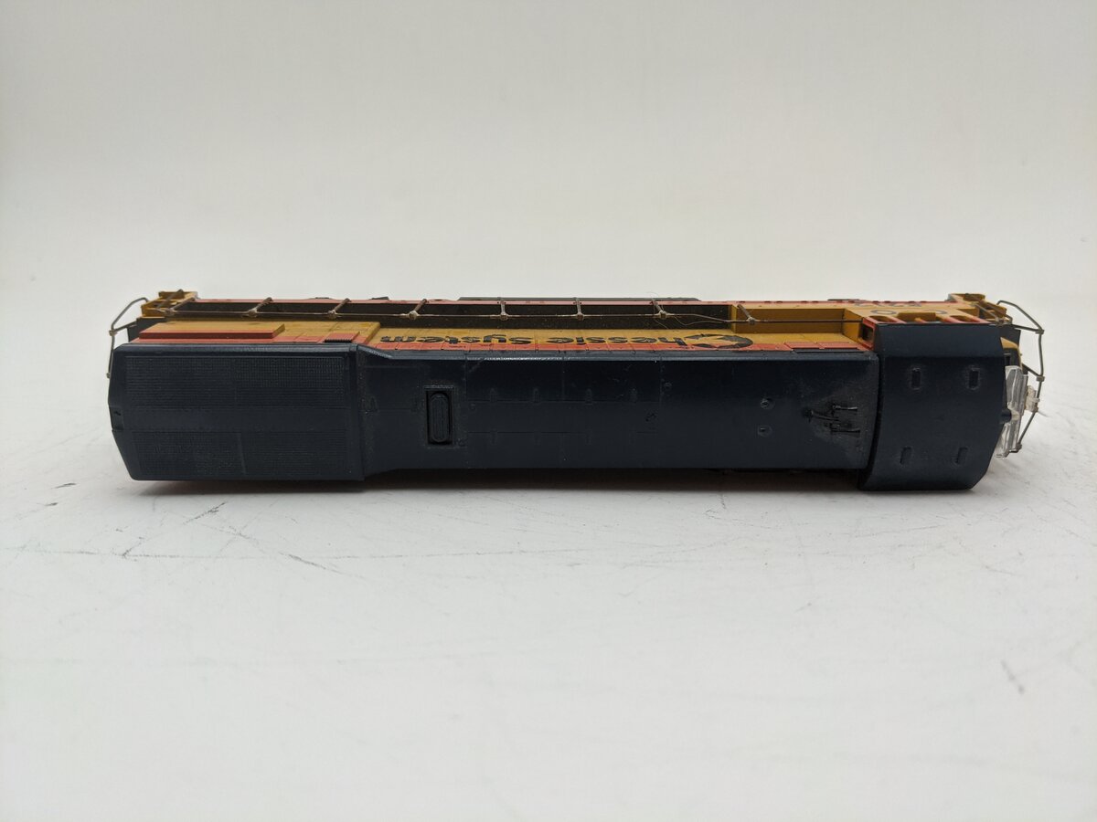 Athearn 3444 HO Chessie System U30B PWR Diesel Locomotive #8212 EX/Box