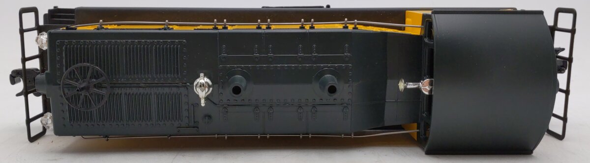 Lionel 6-18921 O Gauge Chicago & North Western NW2 Diesel Switcher #1017 LN/Box