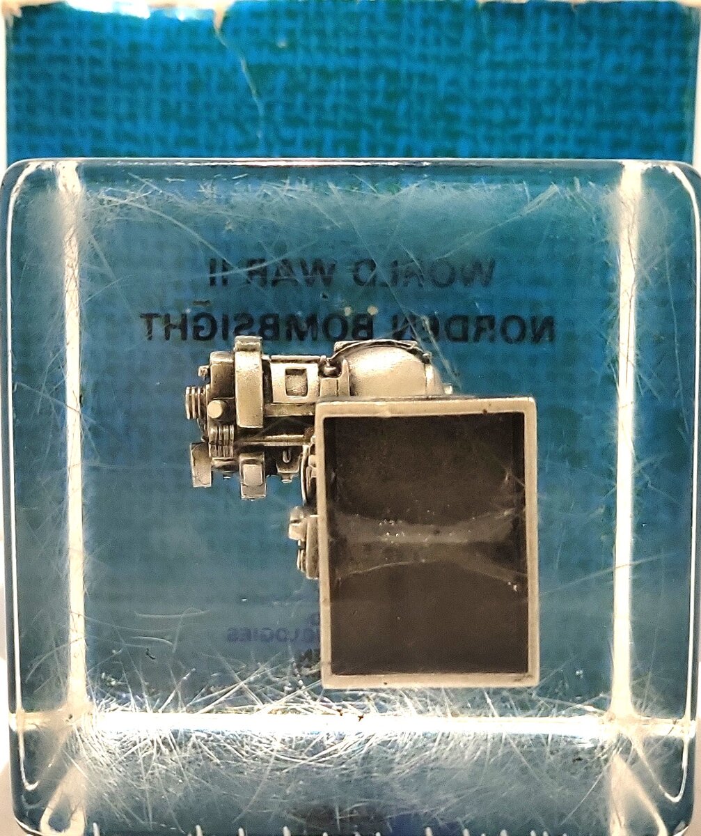 United Technologies NORDEN SYSTEMS WW2 Norden Bombsight Paperweight EX/Box