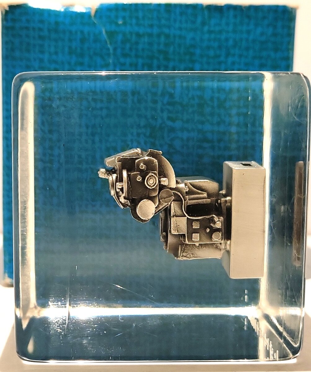 United Technologies NORDEN SYSTEMS WW2 Norden Bombsight Paperweight EX/Box