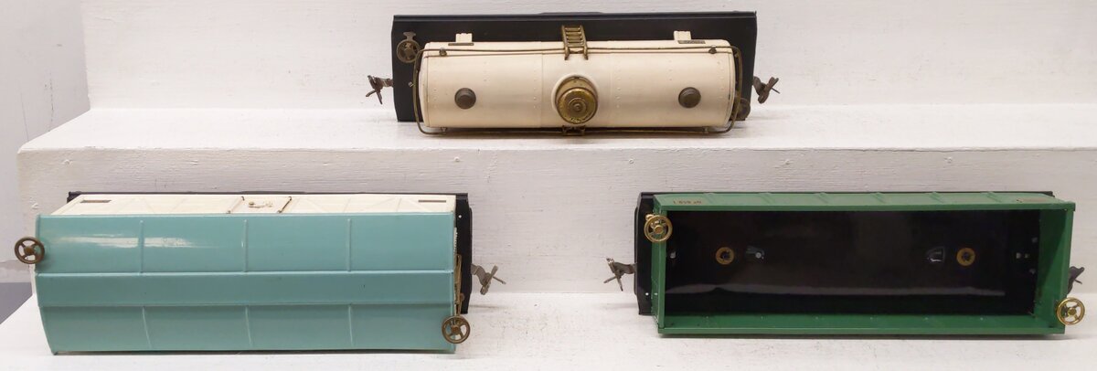 Lionel Vintage Standard Gauge Freight Cars #512,515,514 [3]