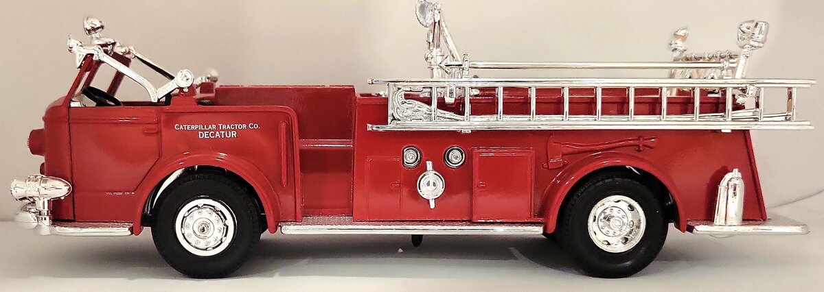ERTL 0867 CAT Die-Cast Fire Truck Bank LN