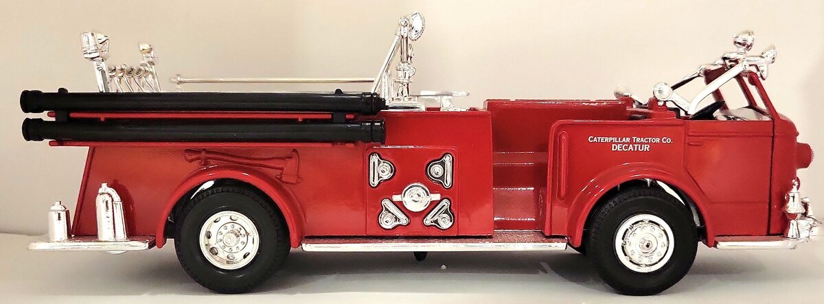 ERTL 0867 CAT Die-Cast Fire Truck Bank LN