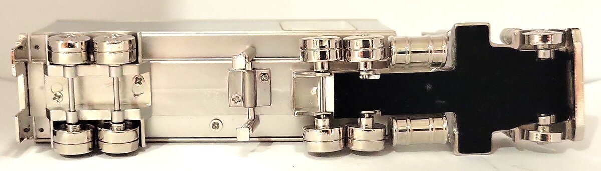 Platinum C375SIL Silver 18 Wheel Truck Clock LN/Box