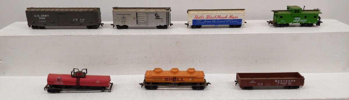 HO Scale Assorted Freight Cars [7]
