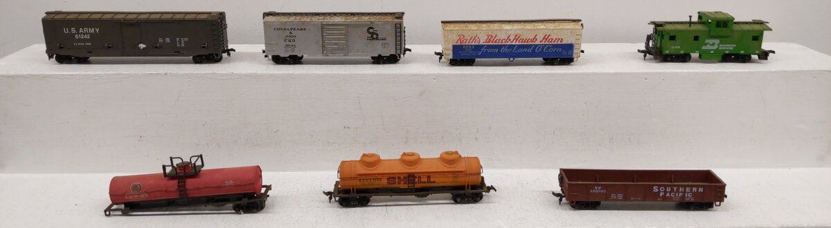 HO Scale Assorted Freight Cars [7]
