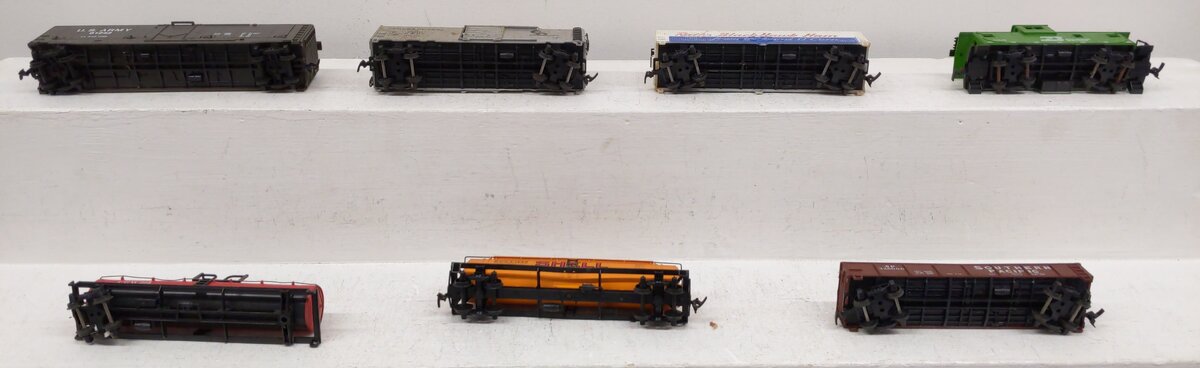 HO Scale Assorted Freight Cars [7]