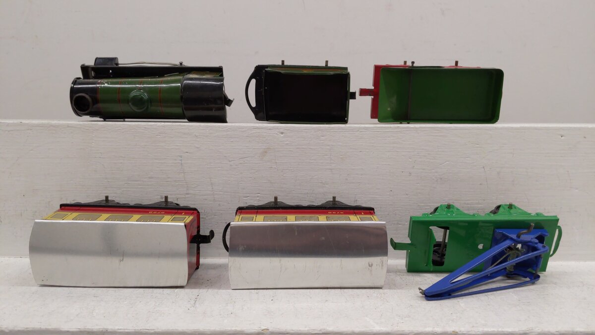 Hornby 21 Vintage O Gauge Clockwork Steam Locomotive Passenger Set VG/Box