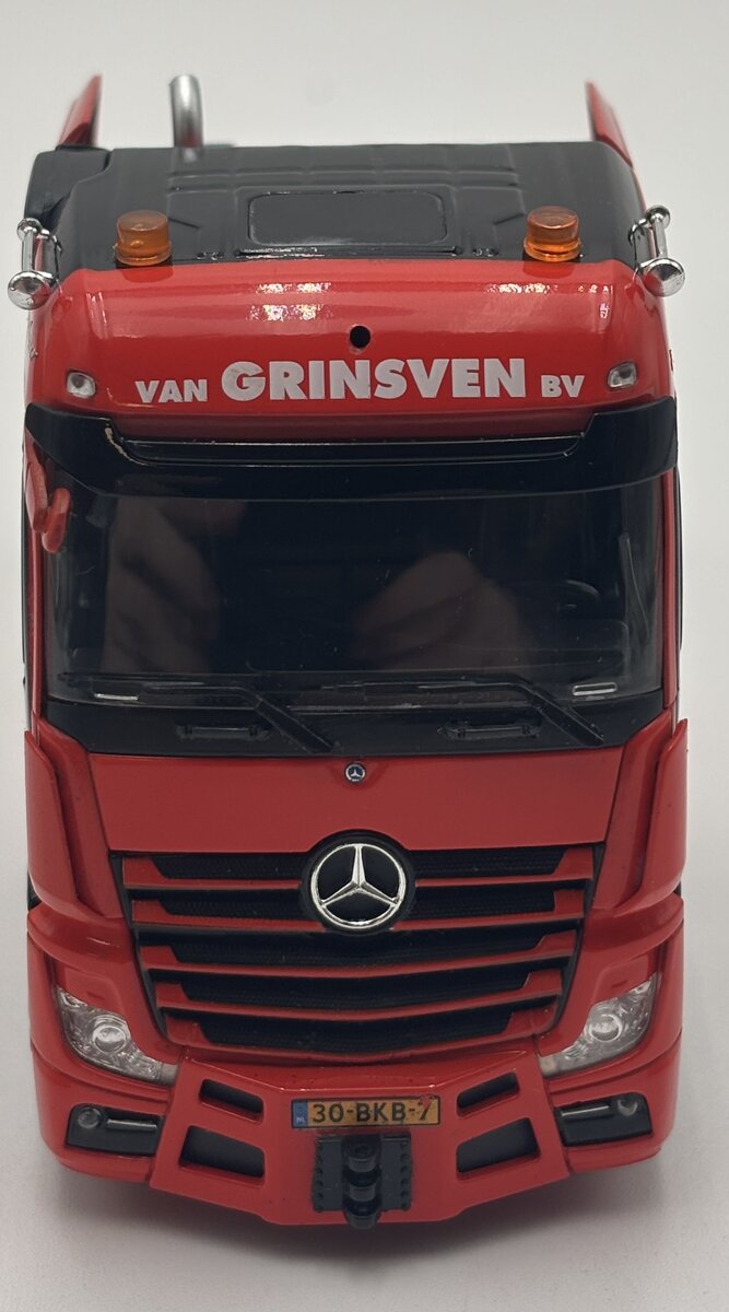 IMC 330099 1:50 Van Grinsven Mercedes Actros BigSpace 8x4 LN/Box