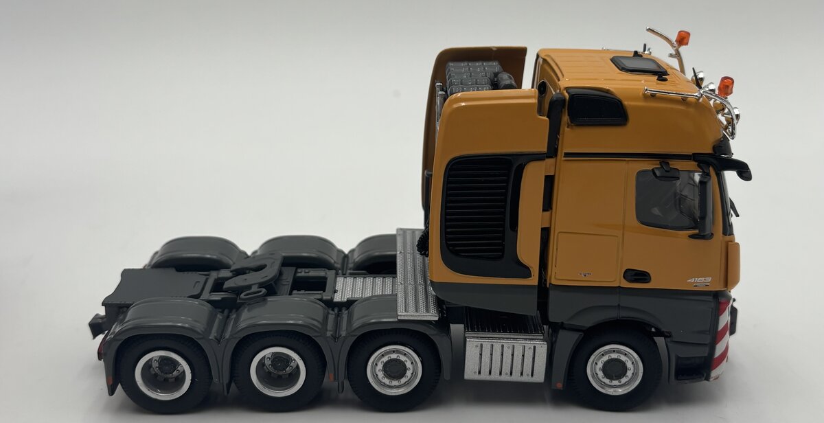 NZG 932/60 1:50 Mercedes-Benz Actros SLT LN/Box
