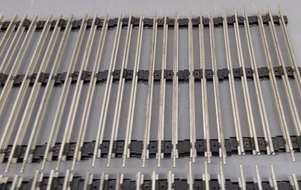 Lionel 6-65500 O Gauge 10" Regular Straight Tracks (32) EX
