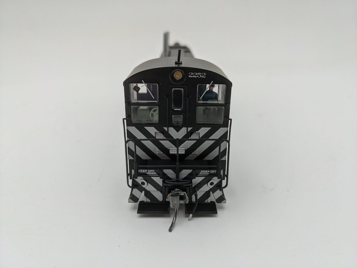 Bowser 24210 HO Atchison, Topeka & Santa Fe Baldwin VO-1000 #2252 w/ Sound & DCC EX/Box