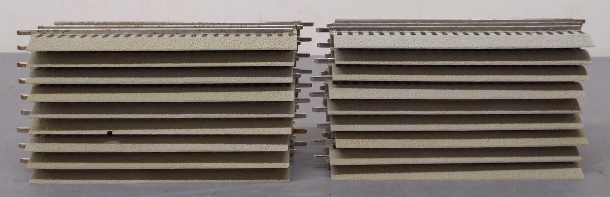 Lionel 6-12014 FasTrack 10 Inch Straight Track (18) VG