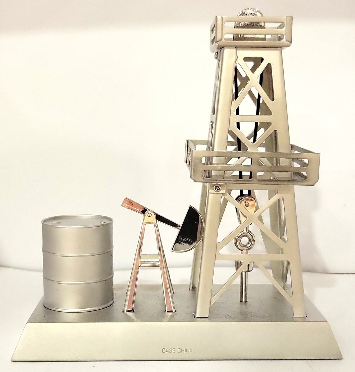 Sanis Enterprises CK451 Silver Oil Rig Clock LN/Box