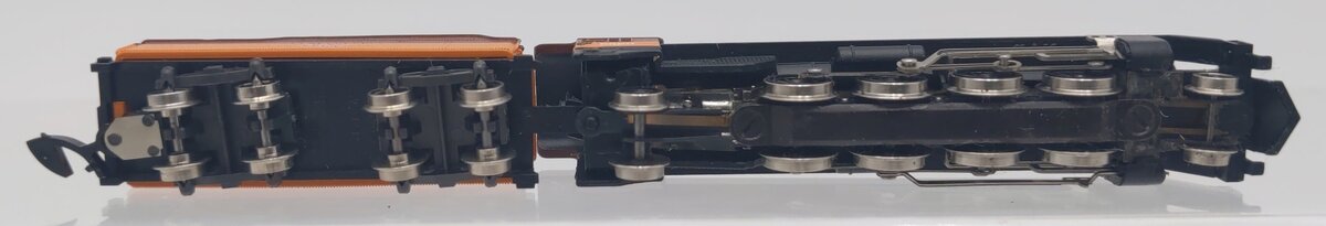 Marklin 8139 Z Scale Milwaukee Road 2-8-2 Steam Locomotive & Tender #8689 EX